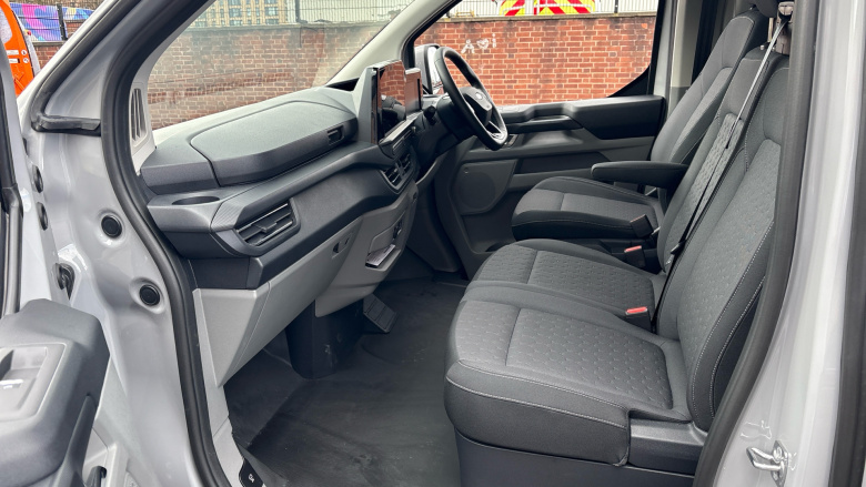 Ford Transit Custom E-320 L1 Rwd 100kW 65kWh H1 Van Limited Auto